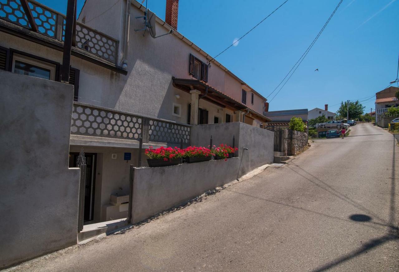 Apartment Andrija Vrbnik Exterior photo